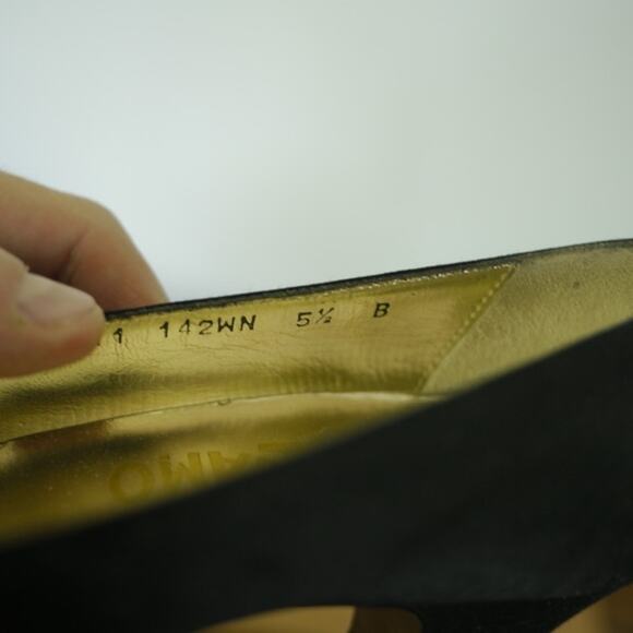 Vintage Ferragamo Made in Italy Black Satin Fabric Dress Pumps Heels 5.5B 35.5 - Picture 9 of 9